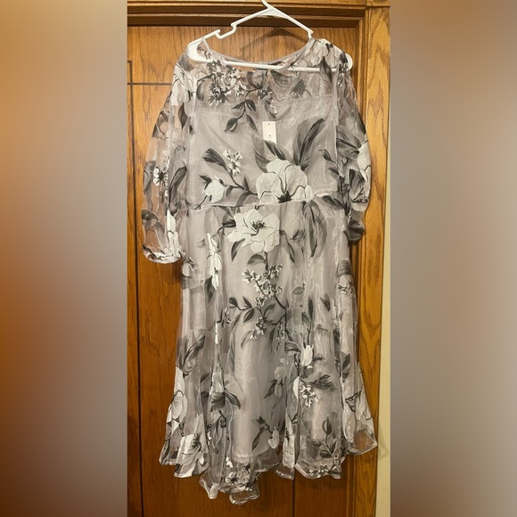 Grey/silver shimmer/white dress. Brand new, never worn. 3x. Nice dress. - Picture 1 of 1